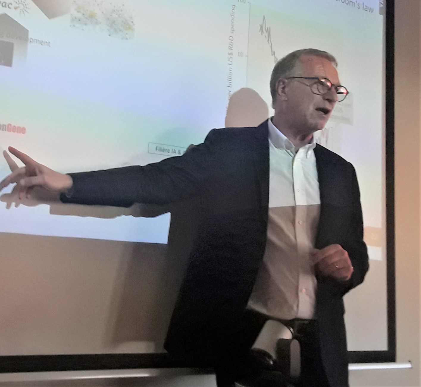 Eric Quéméneur, Directeur scientifique de Transgene, présente l'entreprise aux Amis des Universités