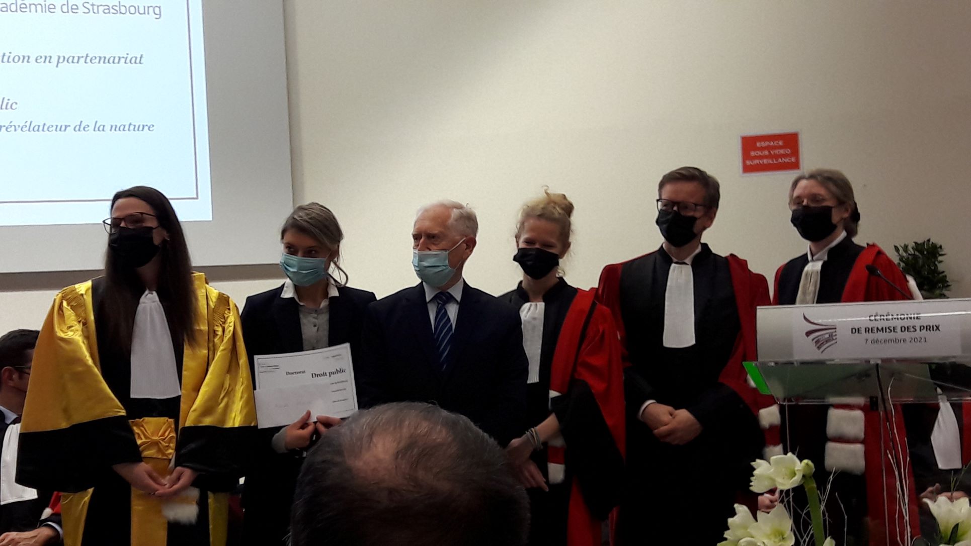 Félicitations des Lauréat(e)s par Mme le Doyen de la Faculté de Droit, Mme la Vice-Présidente de l'Université et M. le Président de la SAUAS
